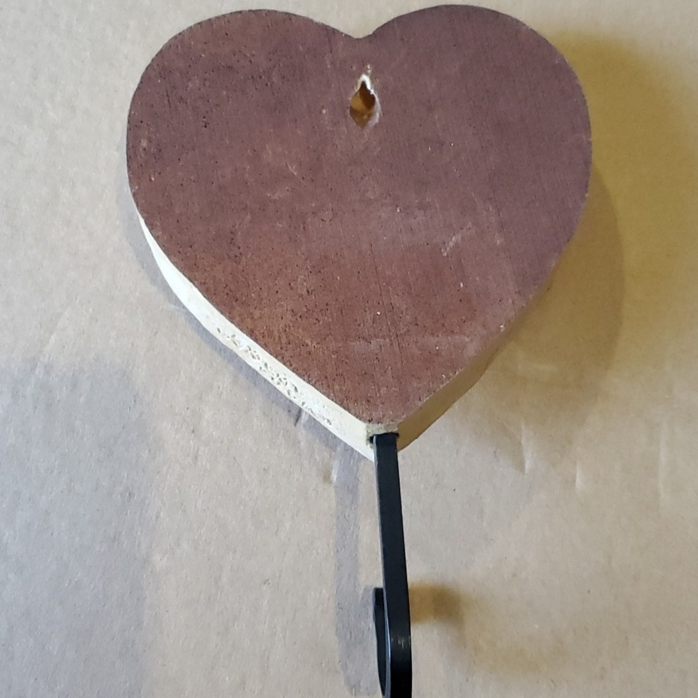 Valentine Carved resin heart hanger 4.25 X 6.5 - Picture 3 of 7